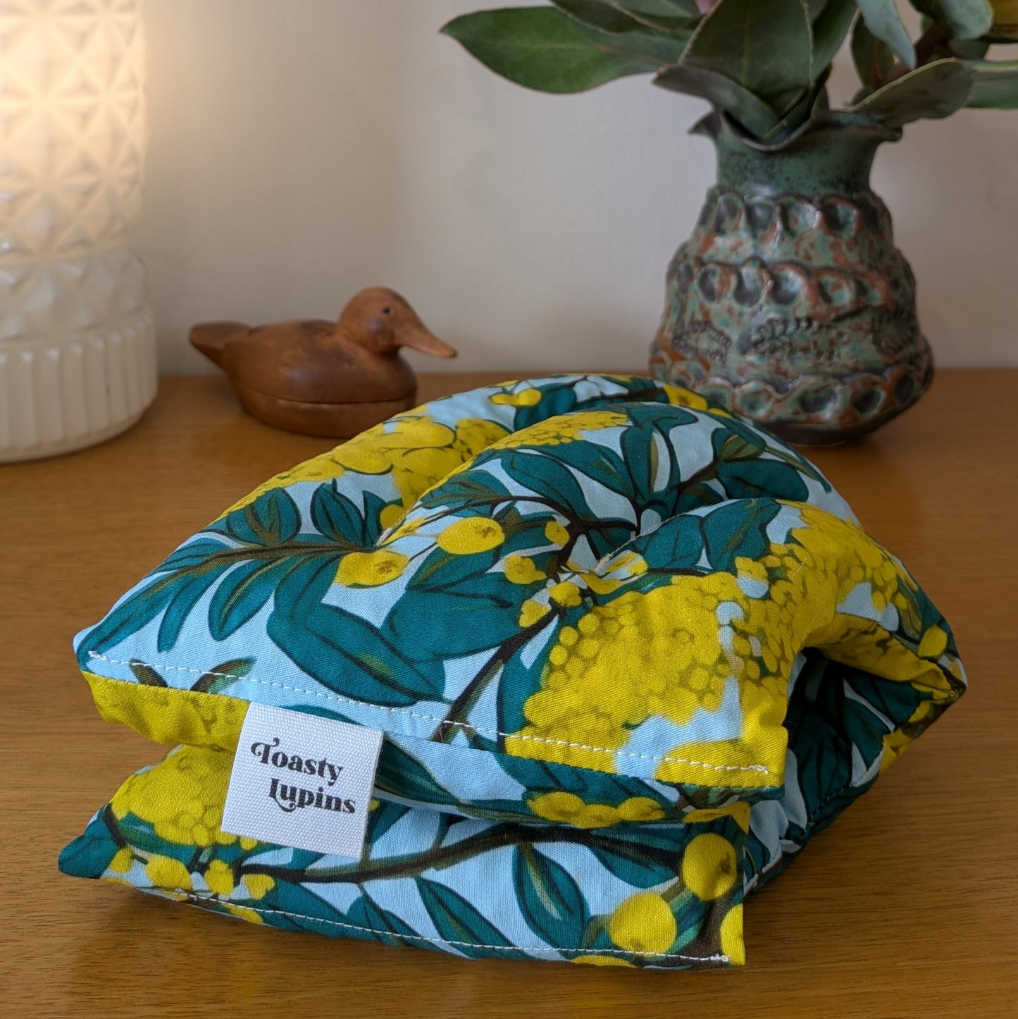 Shoulder heat/cool pack