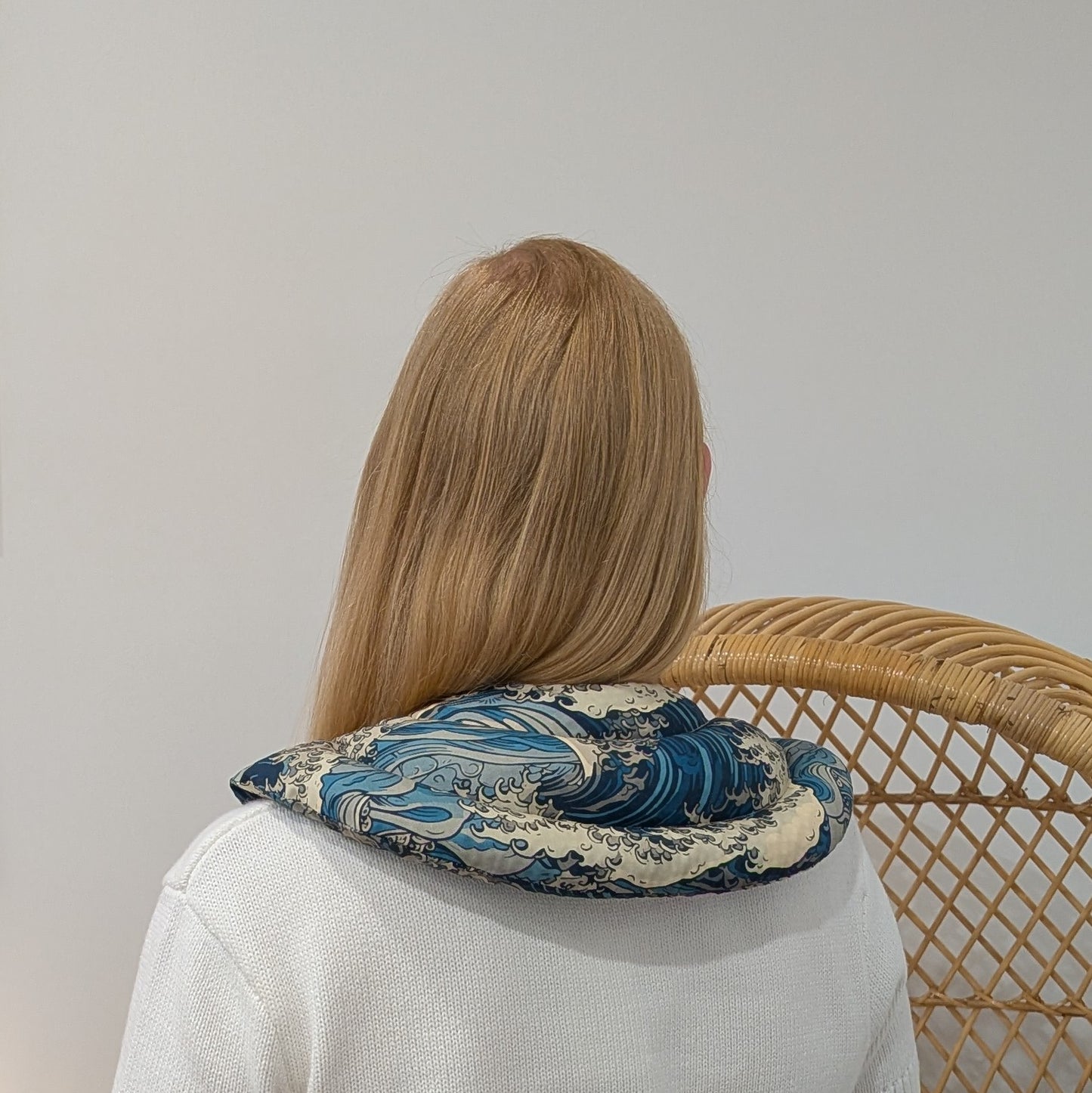 Shoulder heat/cool pack