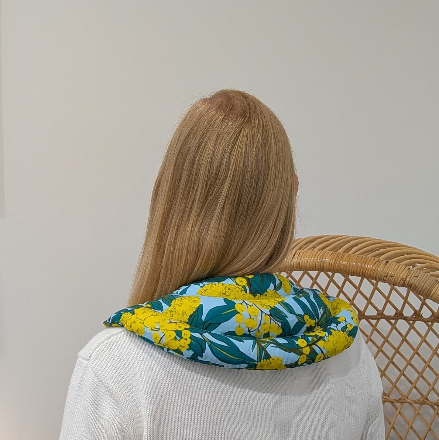 Shoulder heat/cool pack